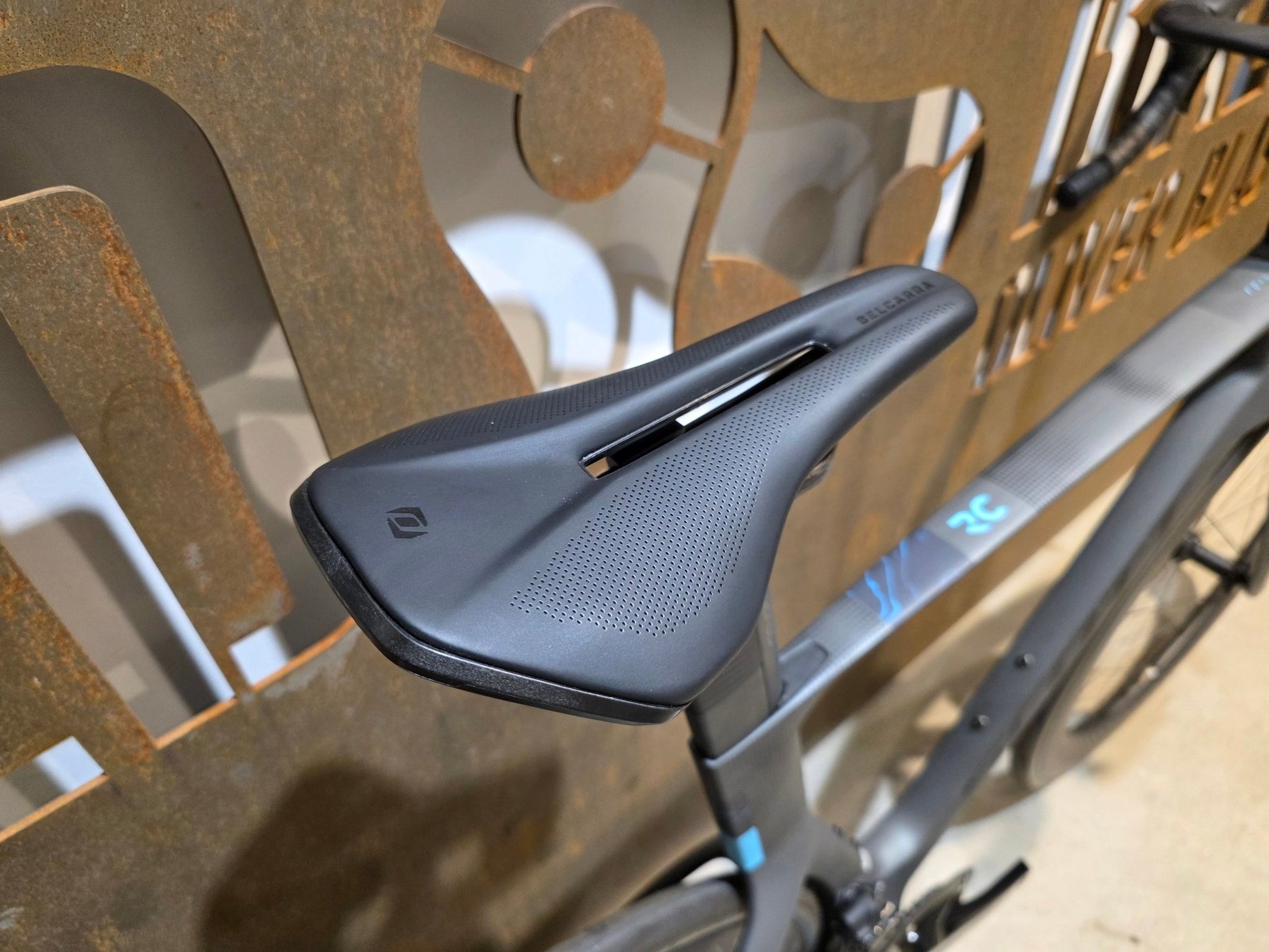 Rennrad von Scott, SCOTT FOIL RC PRO / M vor USEDBIKES - OB.DE Hintergrund