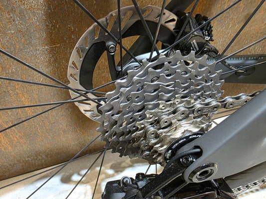 Rennrad von Scott, SCOTT FOIL RC PRO / M vor USEDBIKES - OB.DE Hintergrund