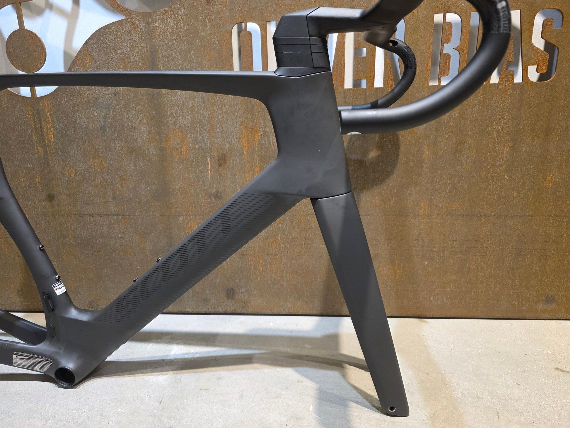 Rennradrahmen von Scott, SCOTT FOIL RC ULTIMATE HMX SL RAHMENSET / XL vor USEDBIKES - OB.DE Hintergrund