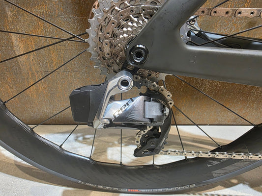 Rennrad von Scott, SCOTT FOIL RC ULTIMATE / XL vor USEDBIKES - OB.DE Hintergrund