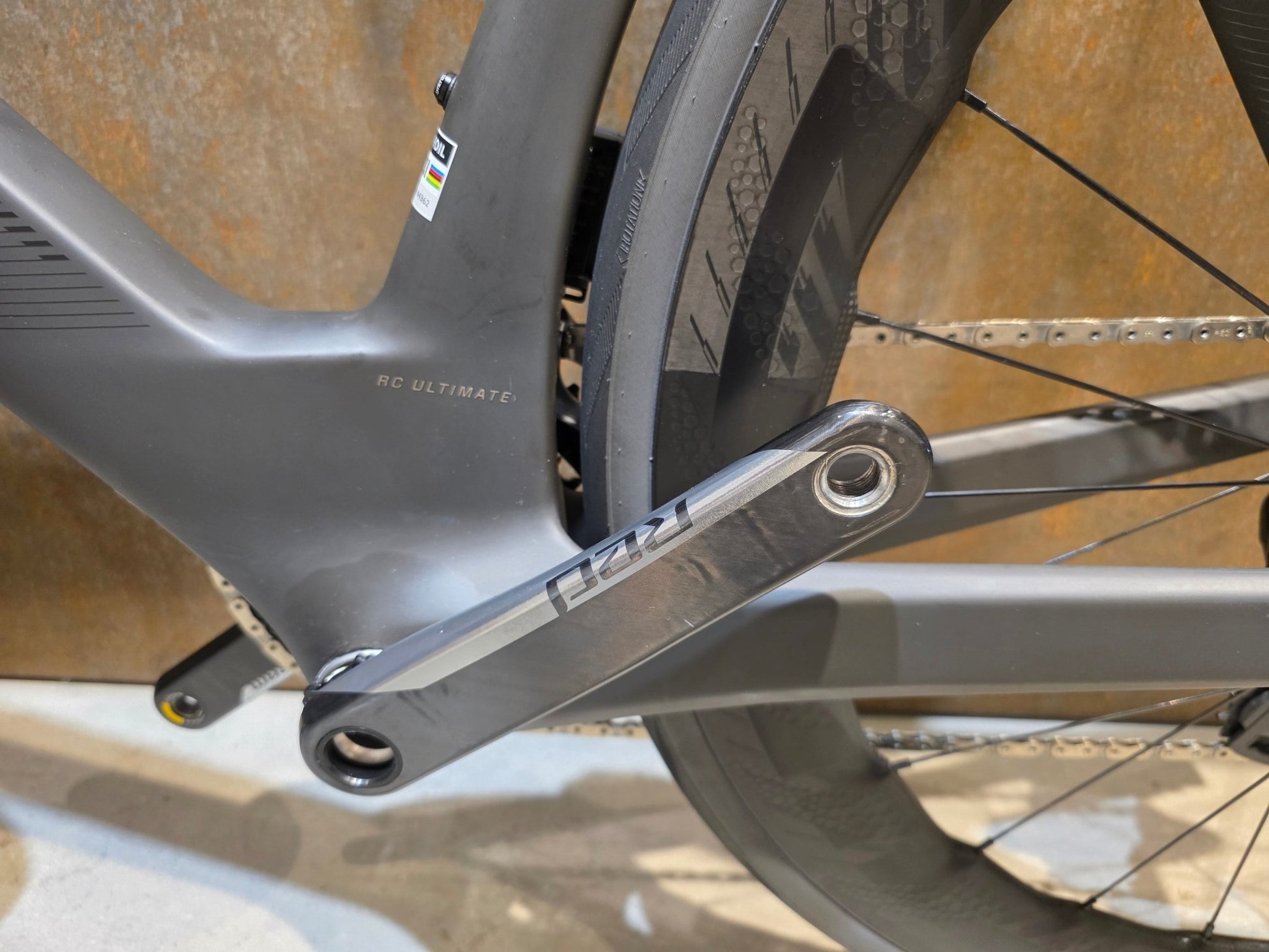 Rennrad von Scott, SCOTT FOIL RC ULTIMATE / XL vor USEDBIKES - OB.DE Hintergrund
