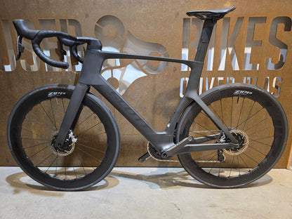Rennrad von Scott, SCOTT FOIL RC ULTIMATE / XL vor USEDBIKES - OB.DE Hintergrund