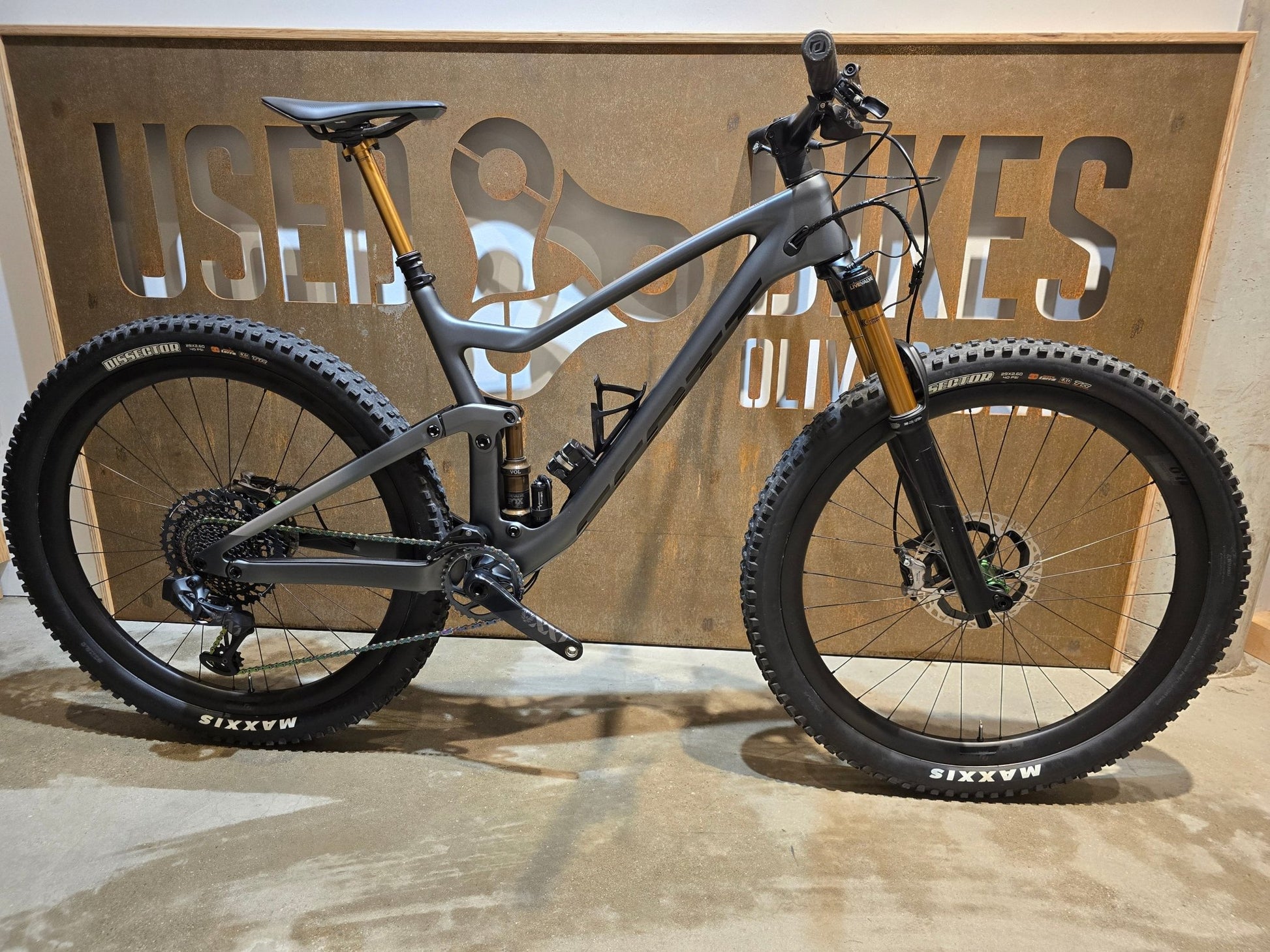 Mountainbike von Scott, SCOTT GENIUS 900 ULTIMATE / L in variant_title vor USEDBIKES - OB.DE Hintergrund