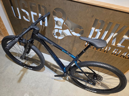 Mountainbike von Scott, SCOTT SCALE RC TEAM / MARTIN GREEN / M vor USEDBIKES - OB.DE Hintergrund