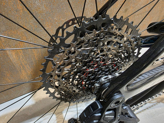 Mountainbike von Scott, SCOTT SCALE RC TEAM / MARTIN GREEN / M vor USEDBIKES - OB.DE Hintergrund