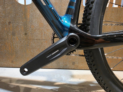 Mountainbike von Scott, SCOTT SCALE RC TEAM / MARTIN GREEN / M vor USEDBIKES - OB.DE Hintergrund