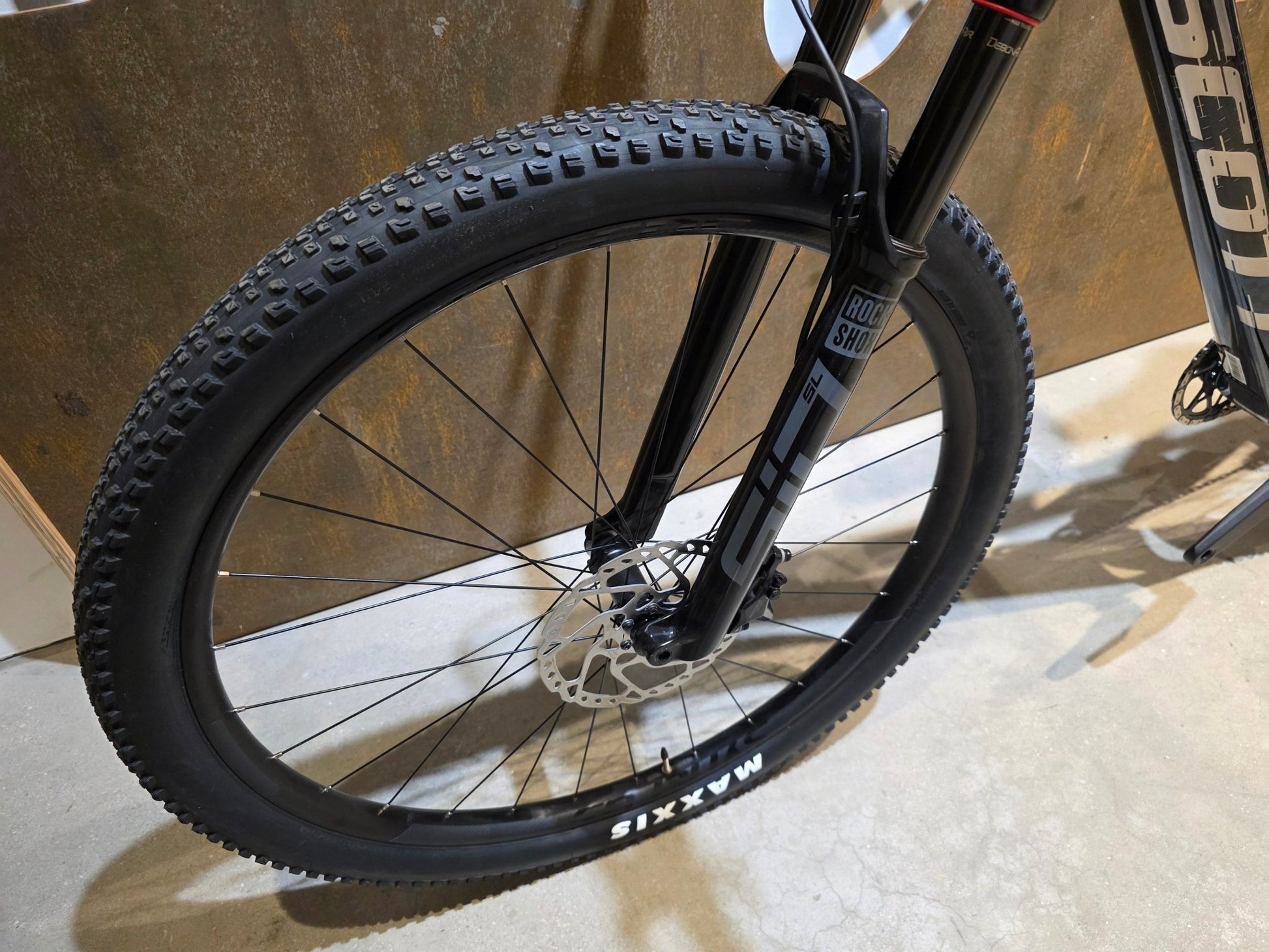 Mountainbike von Scott, SCOTT SCALE RC TEAM / MARTIN GREEN / M vor USEDBIKES - OB.DE Hintergrund