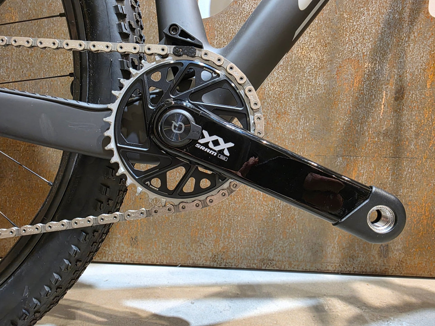 Mountainbike von Scott, SCOTT SCALE RC WORLD CUP / CARBON BLACK / M vor USEDBIKES - OB.DE Hintergrund