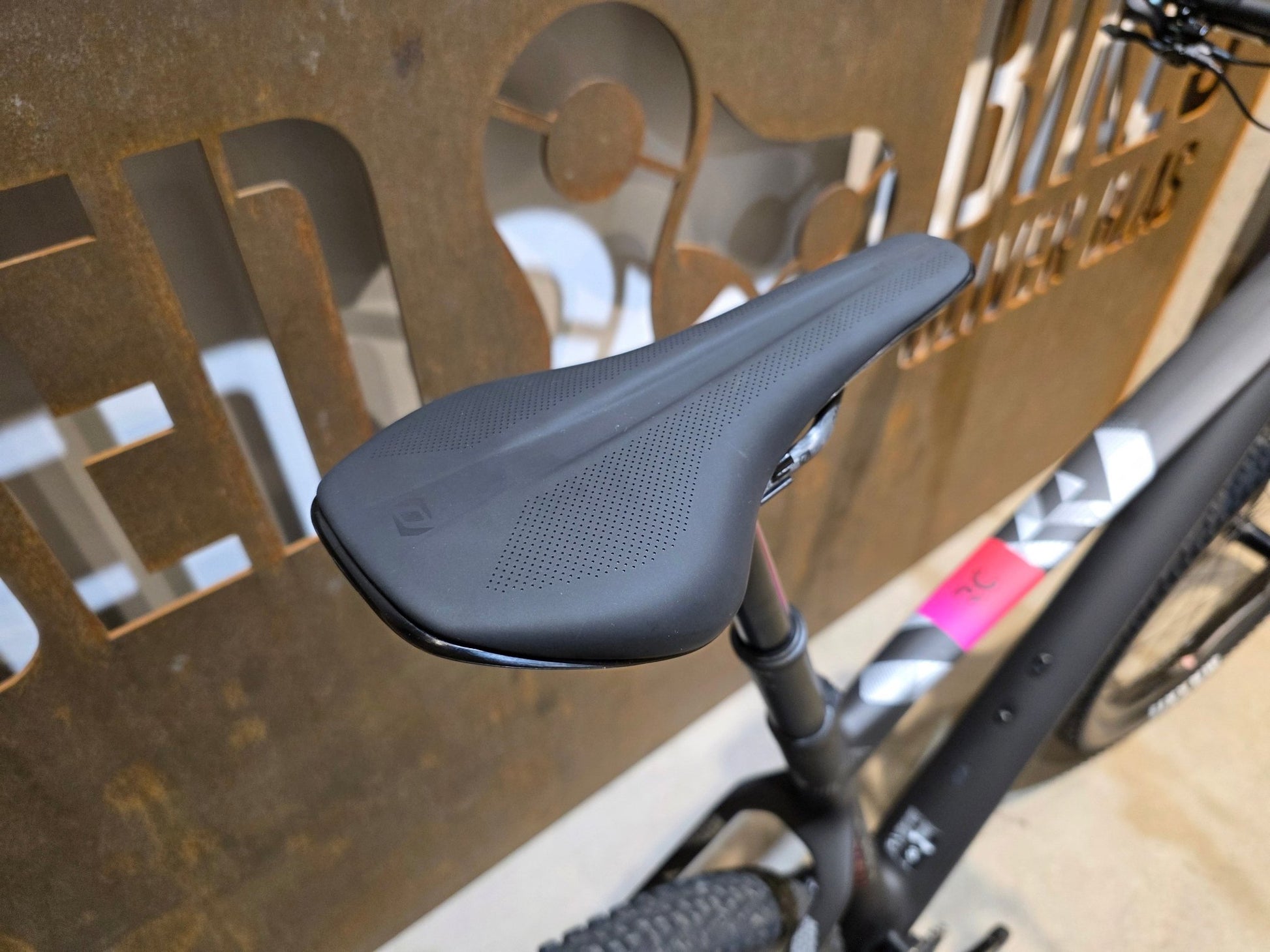 Mountainbike von Scott, SCOTT SCALE RC WORLD CUP / CARBON BLACK / XL vor USEDBIKES - OB.DE Hintergrund