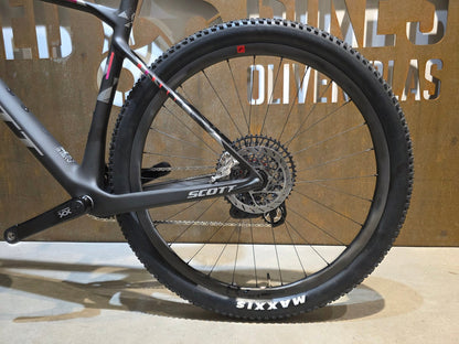 Mountainbike von Scott, SCOTT SCALE RC WORLD CUP / CARBON BLACK / XL vor USEDBIKES - OB.DE Hintergrund