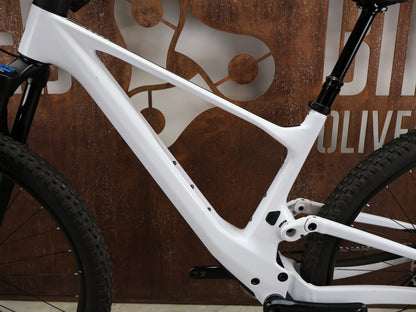Mountainbike von Scott, SCOTT SPARK 930 / WHITE / M vor USEDBIKES - OB.DE Hintergrund