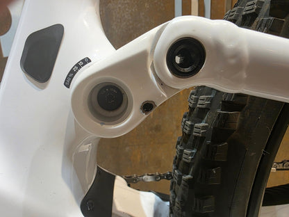 Mountainbike von Scott, SCOTT SPARK 930 / WHITE / M vor USEDBIKES - OB.DE Hintergrund