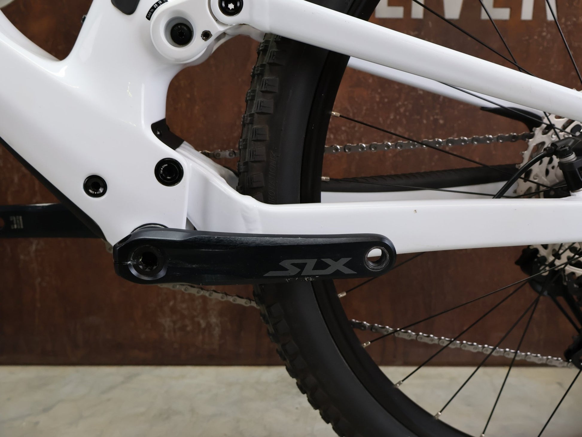 Mountainbike von Scott, SCOTT SPARK 930 / WHITE / M vor USEDBIKES - OB.DE Hintergrund