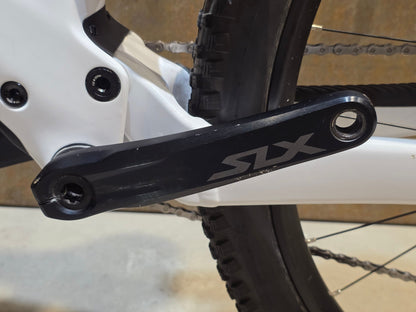 Mountainbike von Scott, SCOTT SPARK 930 / WHITE / M vor USEDBIKES - OB.DE Hintergrund