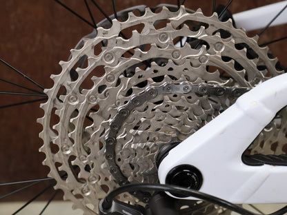 Mountainbike von Scott, SCOTT SPARK 930 / WHITE / M vor USEDBIKES - OB.DE Hintergrund