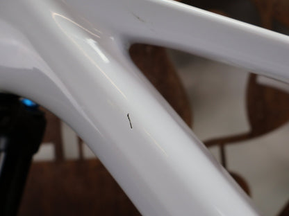 Mountainbike von Scott, SCOTT SPARK 930 / WHITE / M vor USEDBIKES - OB.DE Hintergrund