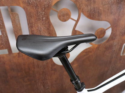 Mountainbike von Scott, SCOTT SPARK 930 / WHITE / M vor USEDBIKES - OB.DE Hintergrund