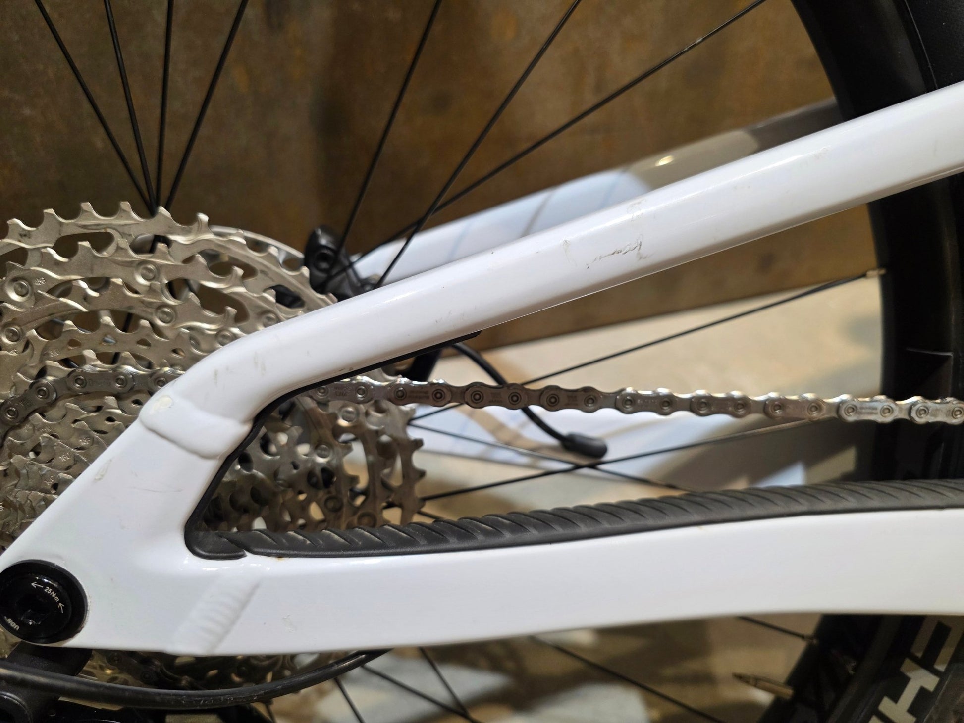 Mountainbike von Scott, SCOTT SPARK 930 / WHITE / M vor USEDBIKES - OB.DE Hintergrund