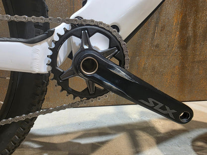 Mountainbike von Scott, SCOTT SPARK 930 / WHITE / M vor USEDBIKES - OB.DE Hintergrund