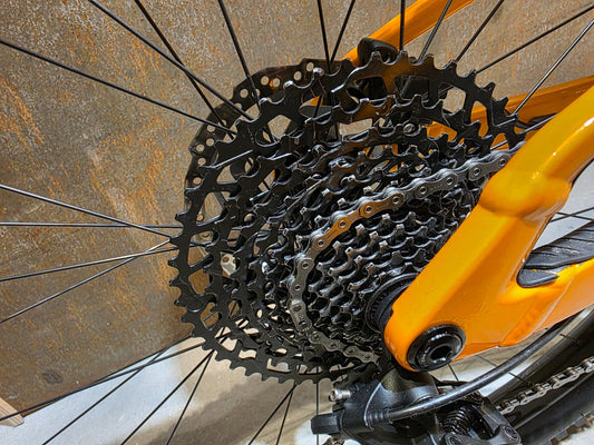 Mountainbike von Scott, SCOTT SPARK 970 / L vor USEDBIKES - OB.DE Hintergrund