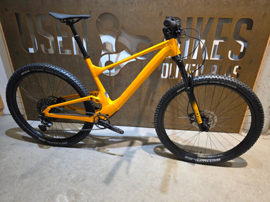 Mountainbike von Scott, SCOTT SPARK 970 / L vor USEDBIKES - OB.DE Hintergrund