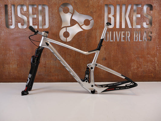 Mountainbikerahmen von Scott, Scott Spark RC Nino Schurter Edition Rahmenset HMX / L vor USEDBIKES-OB.DE Hintergrund