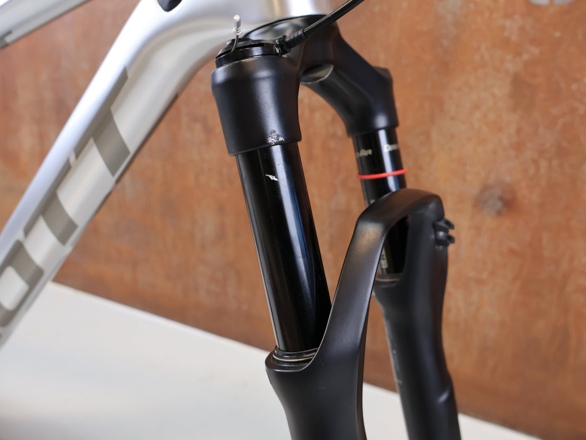 Mountainbikerahmen von Scott, Scott Spark RC Nino Schurter Edition Rahmenset HMX / L vor USEDBIKES-OB.DE Hintergrund