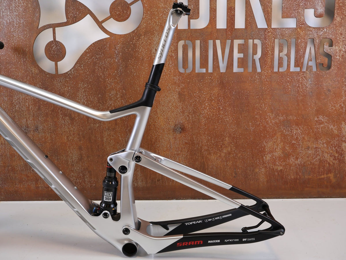 Mountainbikerahmen von Scott, Scott Spark RC Nino Schurter Edition Rahmenset HMX / L vor USEDBIKES-OB.DE Hintergrund