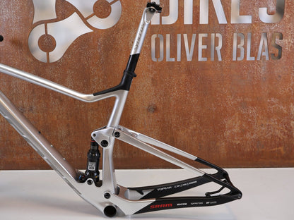 Mountainbikerahmen von Scott, Scott Spark RC Nino Schurter Edition Rahmenset HMX / L vor USEDBIKES-OB.DE Hintergrund