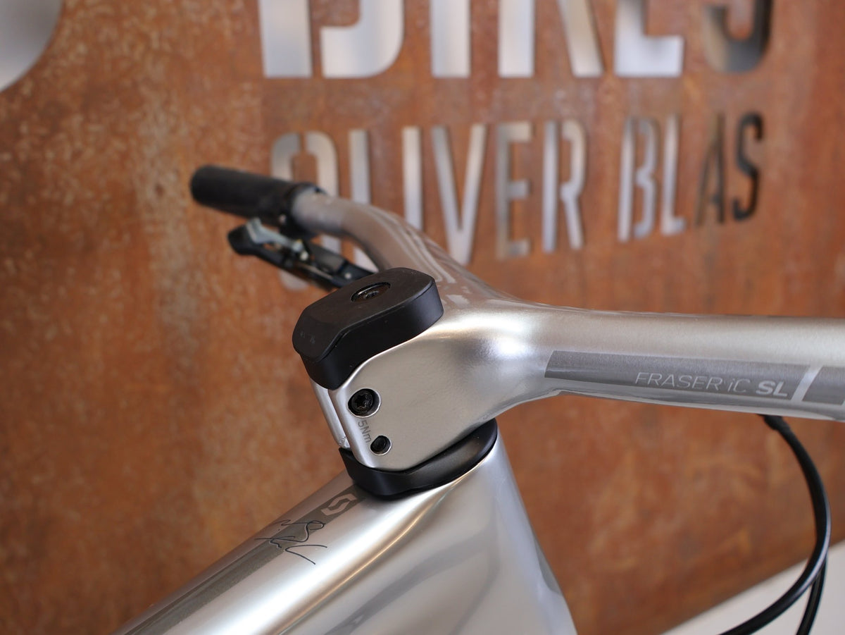 Mountainbikerahmen von Scott, Scott Spark RC Nino Schurter Edition Rahmenset HMX / L vor USEDBIKES-OB.DE Hintergrund
