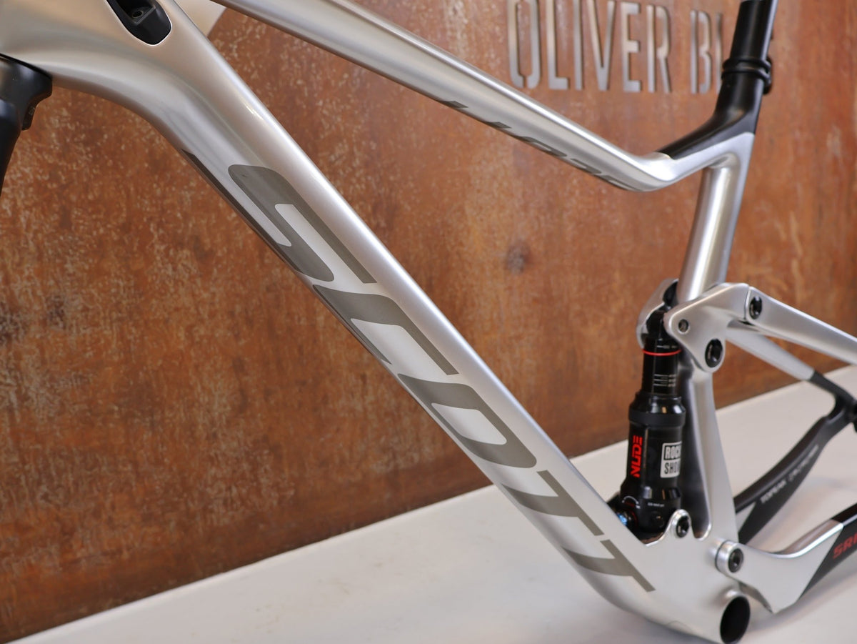 Mountainbikerahmen von Scott, Scott Spark RC Nino Schurter Edition Rahmenset HMX / L vor USEDBIKES-OB.DE Hintergrund