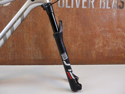 Mountainbikerahmen von Scott, Scott Spark RC Nino Schurter Edition Rahmenset HMX / L vor USEDBIKES-OB.DE Hintergrund