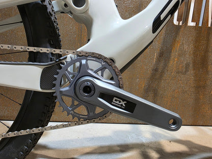 Mountainbike von Scott, SCOTT SPARK RC TEAM ISSUE / PASTEL GREY / DIM GREY / M vor USEDBIKES - OB.DE Hintergrund