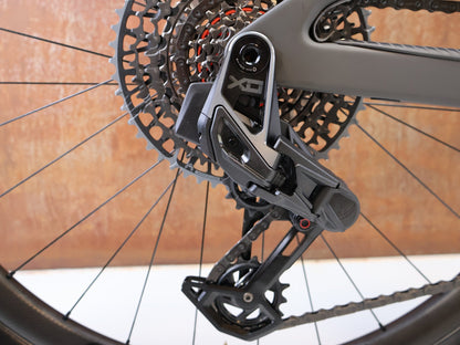 Mountainbike von Scott, SCOTT SPARK RC WORLD CUP TRANSMISSION / XL vor USEDBIKES-OB.DE Hintergrund
