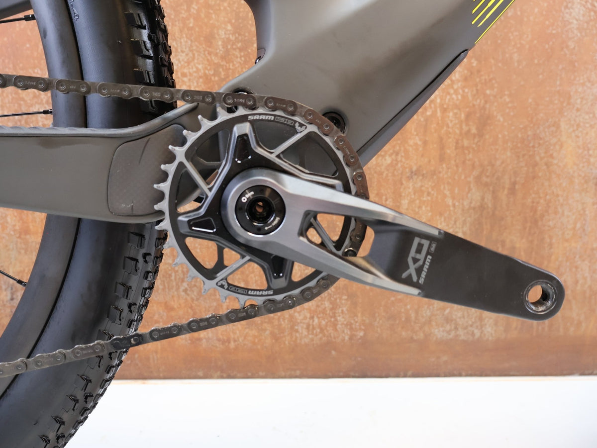 Mountainbike von Scott, SCOTT SPARK RC WORLD CUP TRANSMISSION / XL vor USEDBIKES-OB.DE Hintergrund
