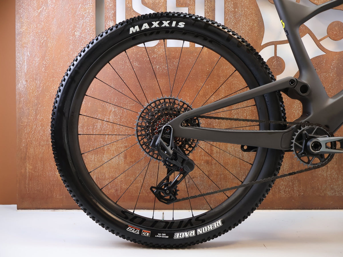 Mountainbike von Scott, SCOTT SPARK RC WORLD CUP TRANSMISSION / XL vor USEDBIKES-OB.DE Hintergrund