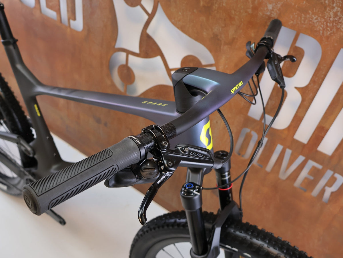 Mountainbike von Scott, SCOTT SPARK RC WORLD CUP TRANSMISSION / XL vor USEDBIKES-OB.DE Hintergrund