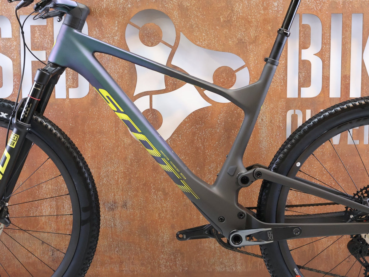 Mountainbike von Scott, SCOTT SPARK RC WORLD CUP TRANSMISSION / XL vor USEDBIKES-OB.DE Hintergrund