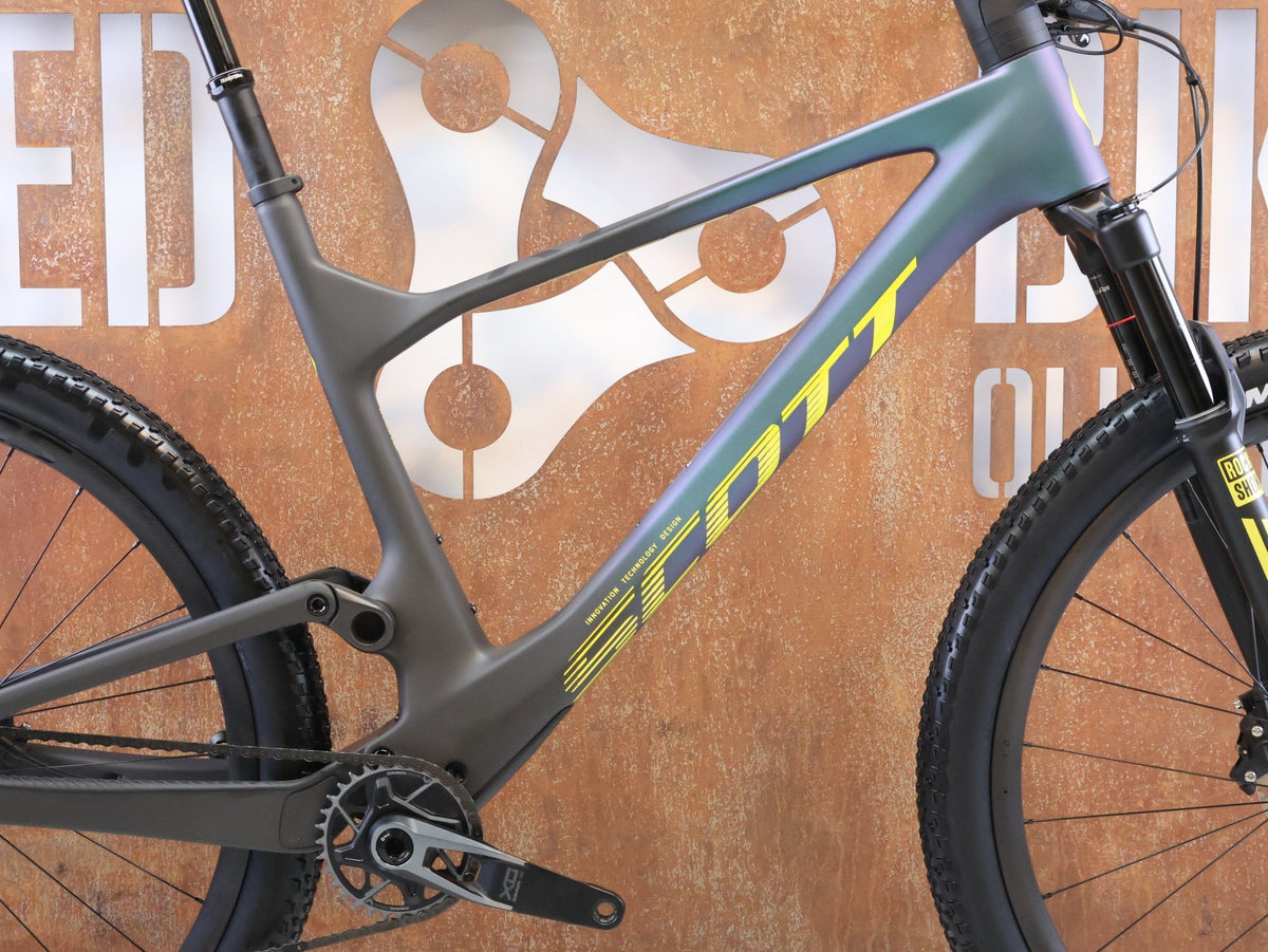 Mountainbike von Scott, SCOTT SPARK RC WORLD CUP TRANSMISSION / XL vor USEDBIKES-OB.DE Hintergrund