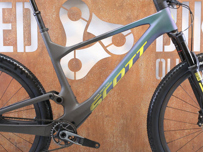 Mountainbike von Scott, SCOTT SPARK RC WORLD CUP TRANSMISSION / XL vor USEDBIKES-OB.DE Hintergrund