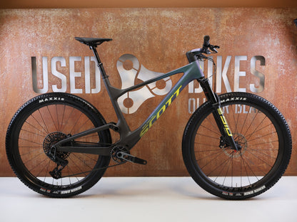 Mountainbike von Scott, SCOTT SPARK RC WORLD CUP TRANSMISSION / XL vor USEDBIKES-OB.DE Hintergrund