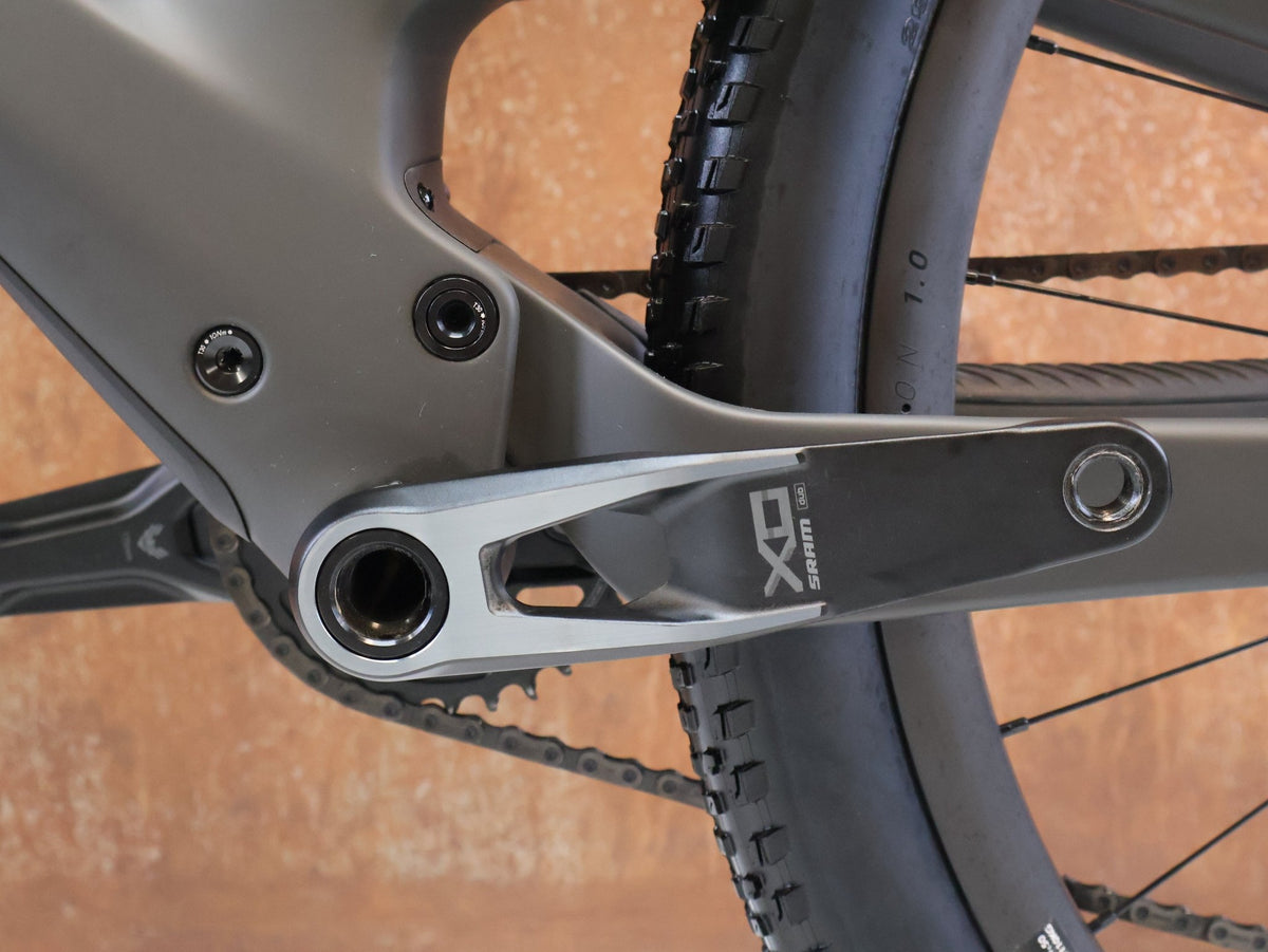 Mountainbike von Scott, SCOTT SPARK RC WORLD CUP TRANSMISSION / XL vor USEDBIKES-OB.DE Hintergrund