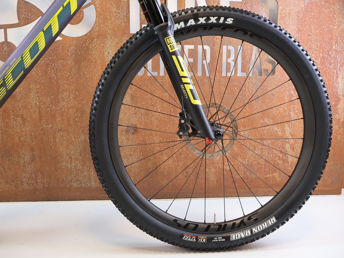 Mountainbike von Scott, SCOTT SPARK RC WORLD CUP TRANSMISSION / XL vor USEDBIKES-OB.DE Hintergrund