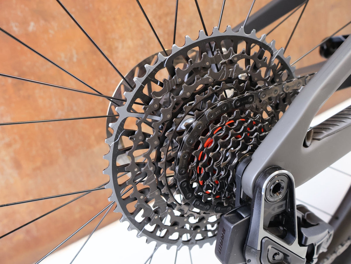 Mountainbike von Scott, SCOTT SPARK RC WORLD CUP TRANSMISSION / XL vor USEDBIKES-OB.DE Hintergrund