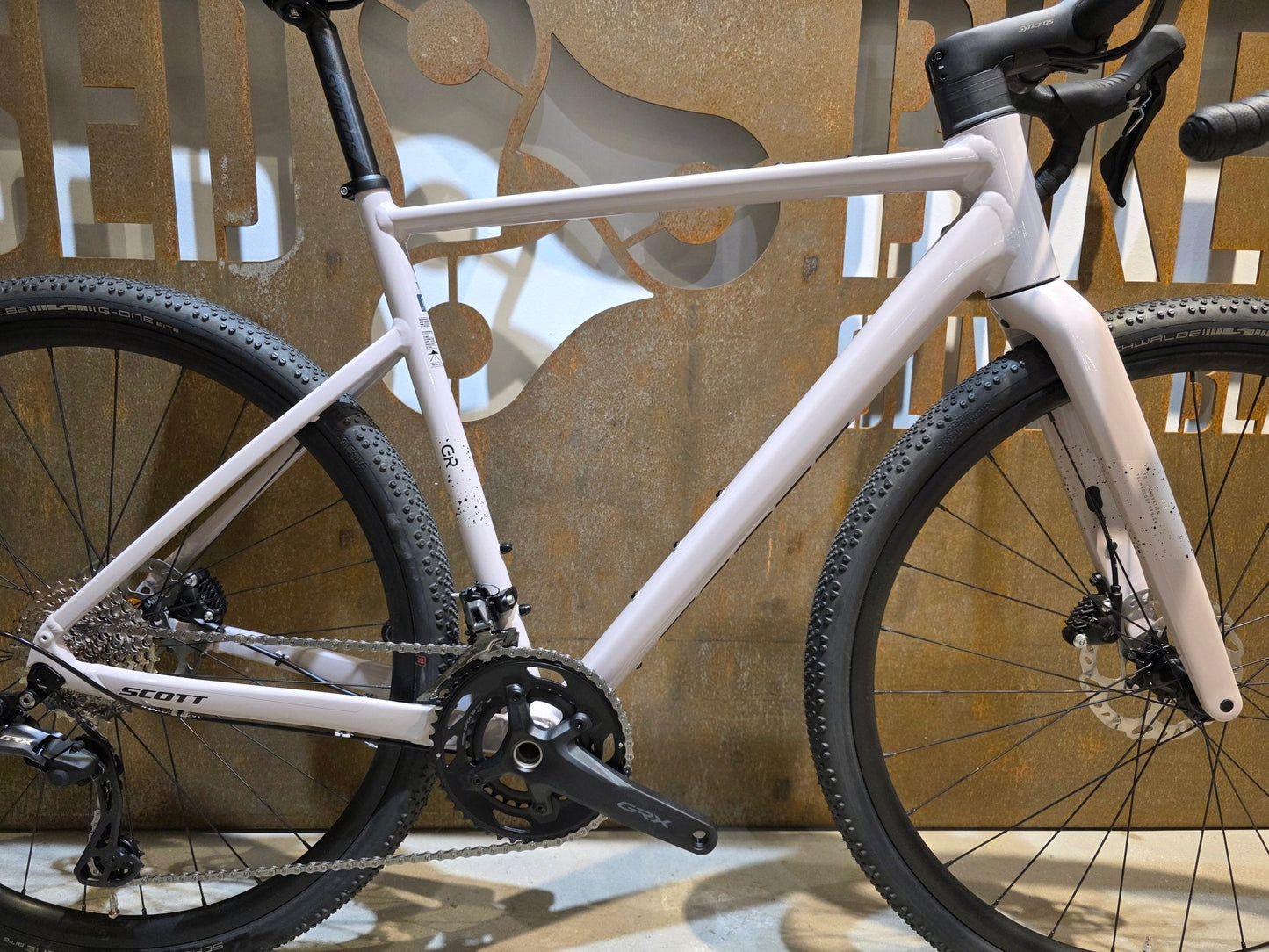 Gravel/Cyclocross von Scott, SCOTT SPEEDSTER GRAVEL 10 / HUSHED PINK / M vor USEDBIKES - OB.DE Hintergrund