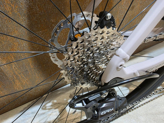 Gravel/Cyclocross von Scott, SCOTT SPEEDSTER GRAVEL 10 / HUSHED PINK / M vor USEDBIKES - OB.DE Hintergrund