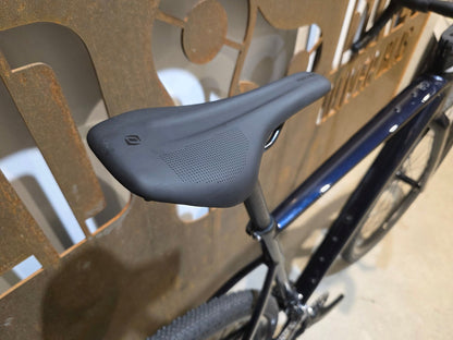 Gravel/Cyclocross von Scott, SCOTT SPEEDSTER GRAVEL 30 / COSMIC BLUE / M vor USEDBIKES - OB.DE Hintergrund
