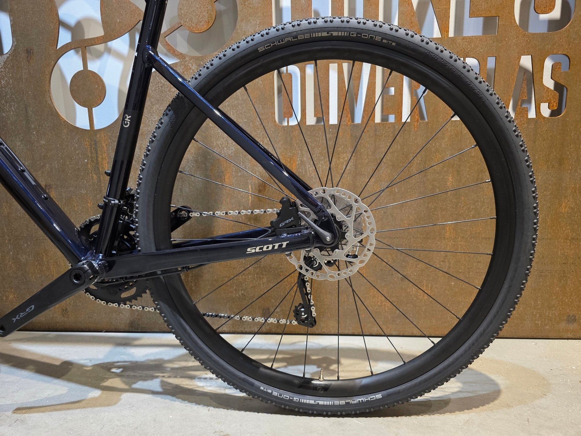 Gravel/Cyclocross von Scott, SCOTT SPEEDSTER GRAVEL 30 / COSMIC BLUE / M vor USEDBIKES - OB.DE Hintergrund