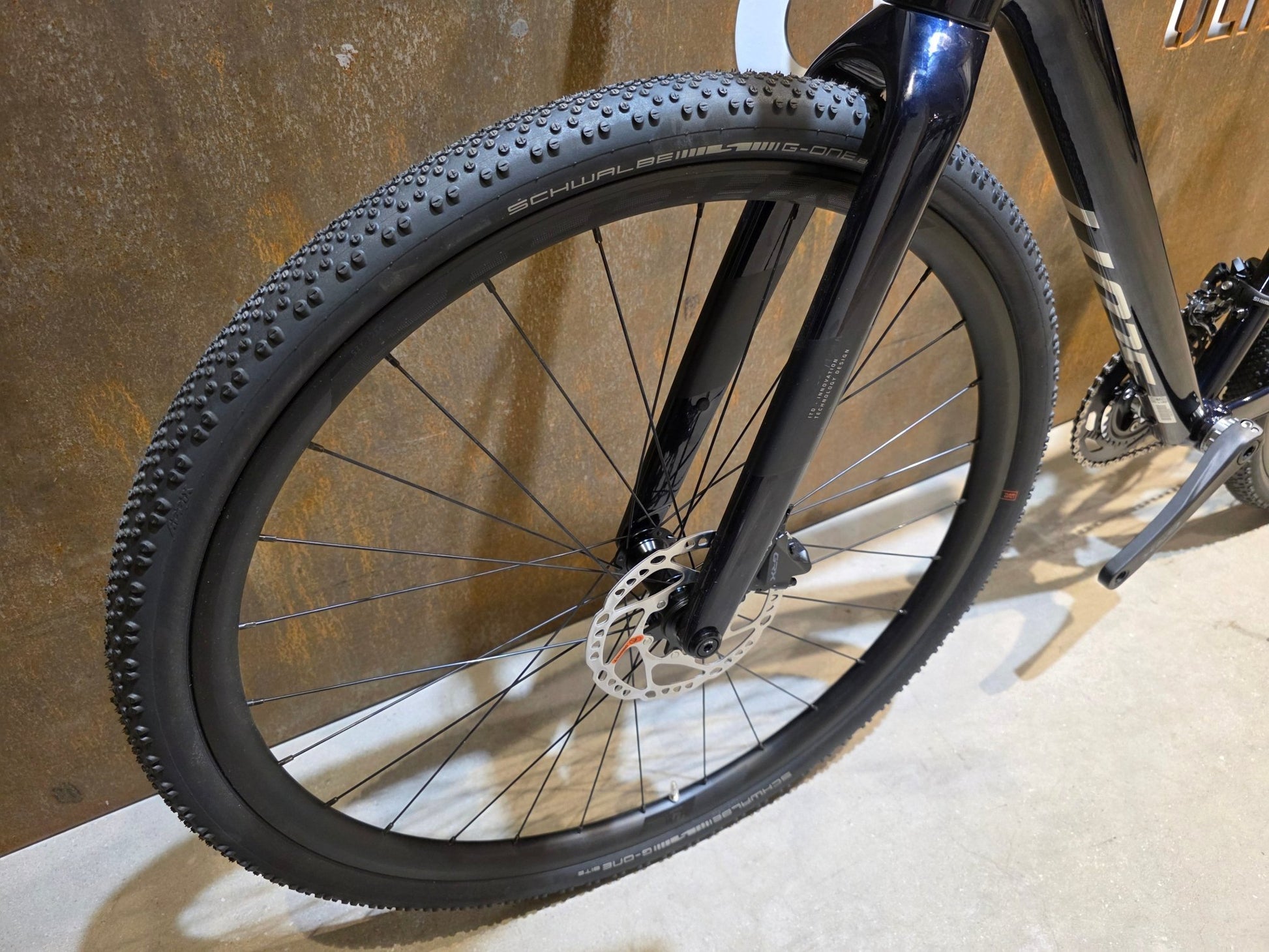 Gravel/Cyclocross von Scott, SCOTT SPEEDSTER GRAVEL 30 / COSMIC BLUE / M vor USEDBIKES - OB.DE Hintergrund