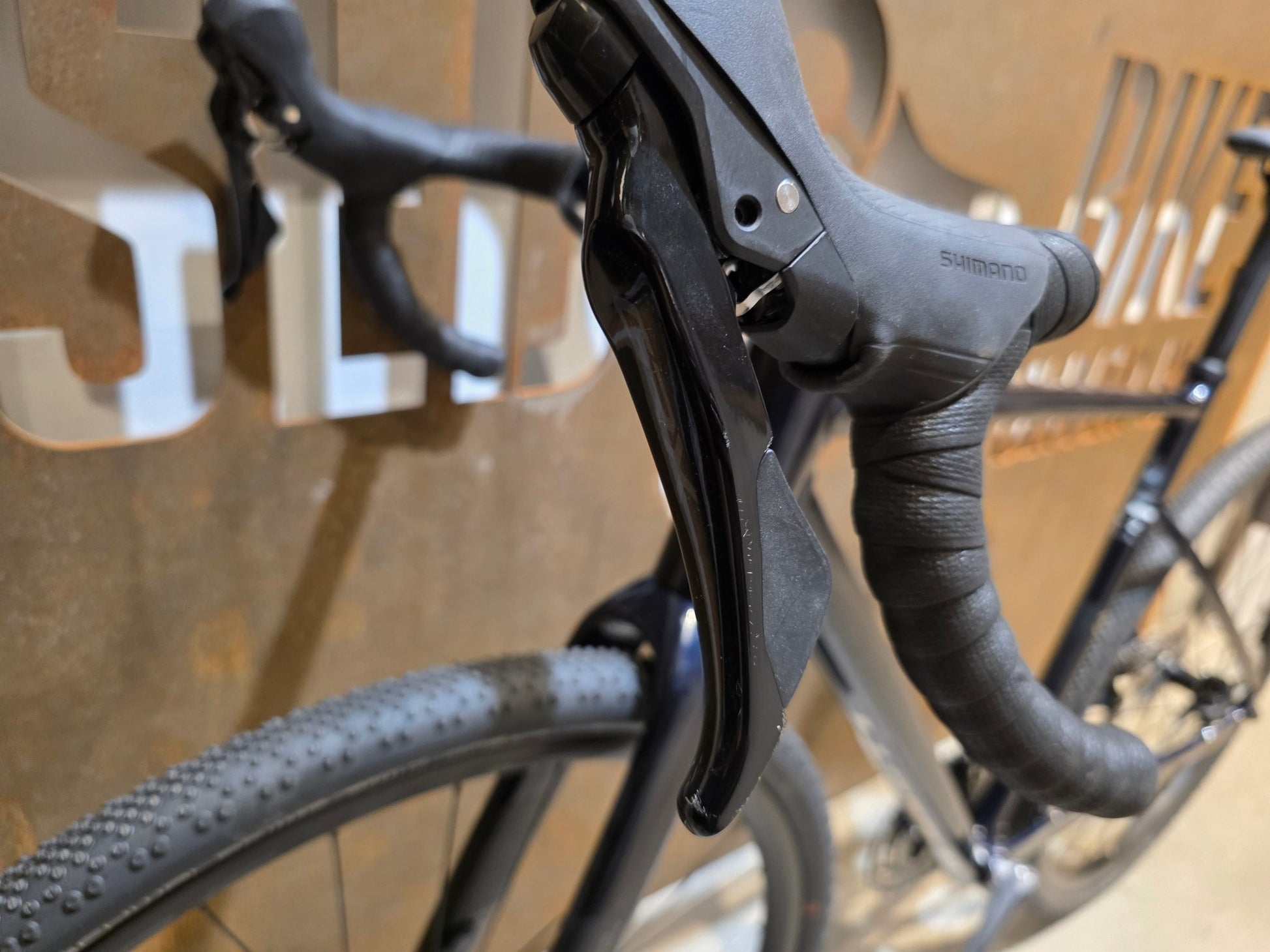 Gravel/Cyclocross von Scott, SCOTT SPEEDSTER GRAVEL 30 / COSMIC BLUE / M vor USEDBIKES - OB.DE Hintergrund